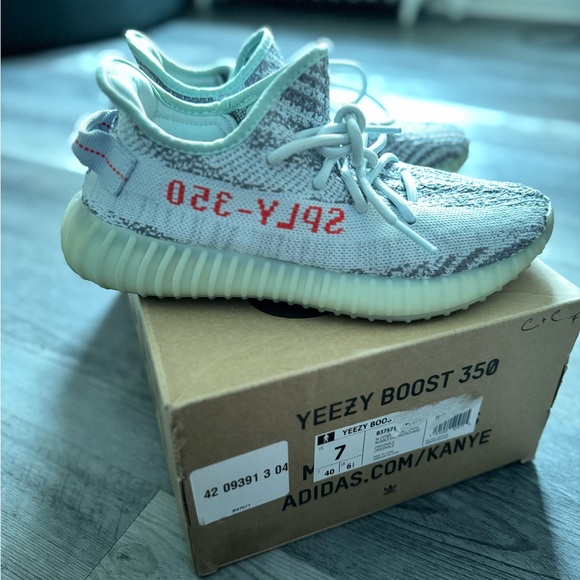 adidas Yeezy Boost 350 V2 - Picture 2 of 9